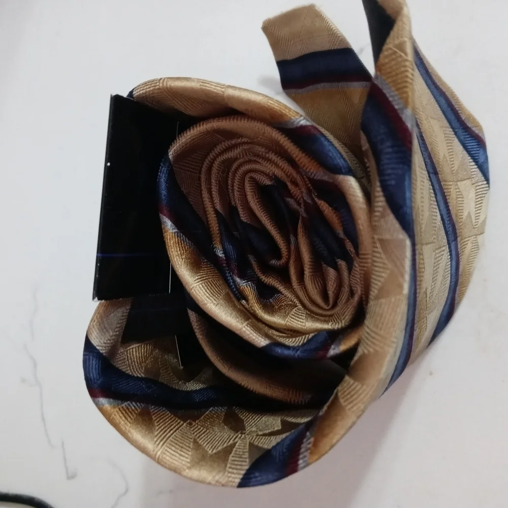 Bill Blass diagonal striped 100% Silk Gold Shimmer Arrow Pattern With navy blue